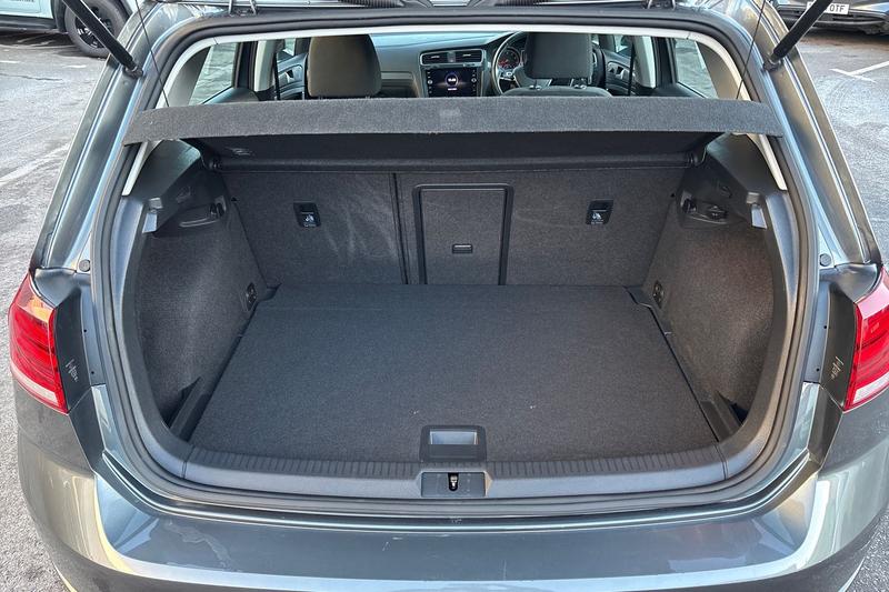 Used Volkswagen Golf 2017 for sale - 77128243: Photo 21