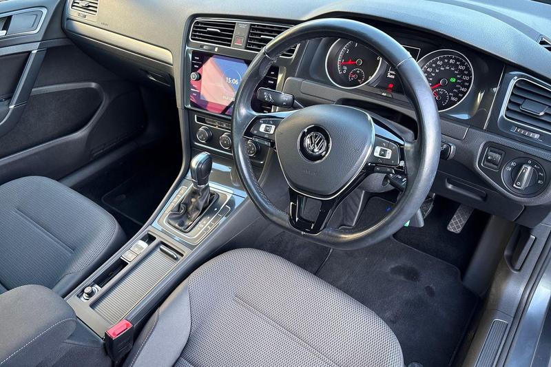 Used Volkswagen Golf 2017 for sale - 77128243: Photo 9