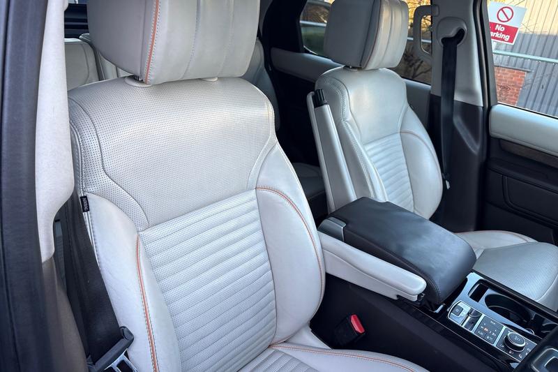 Used Land Rover Discovery 2017 for sale - 76803400: Photo 17