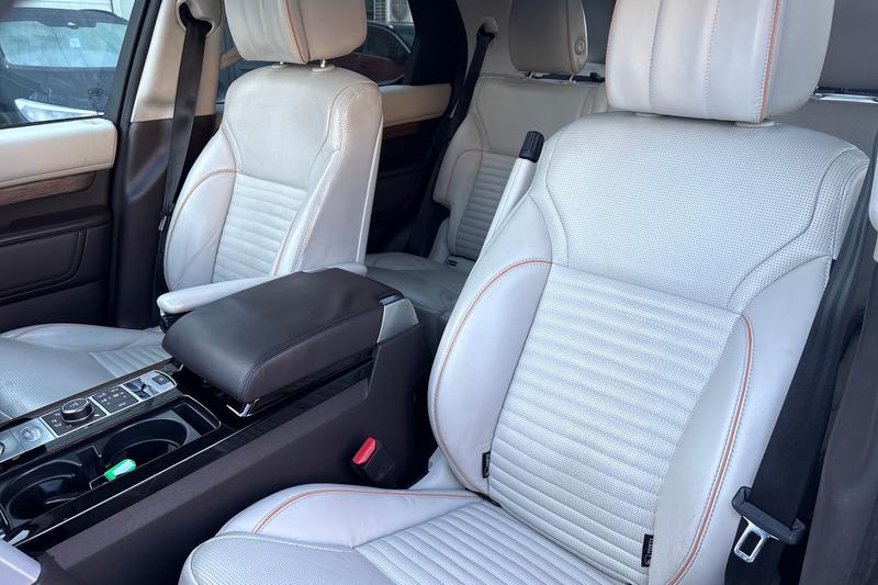 Used Land Rover Discovery 2017 for sale - 76803400: Photo 19