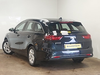 Used Kia Ceed 2023 for sale - 77644723: Photo