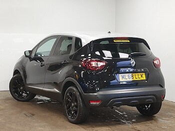 Used Renault Captur 2018 for sale - 77300052: Photo