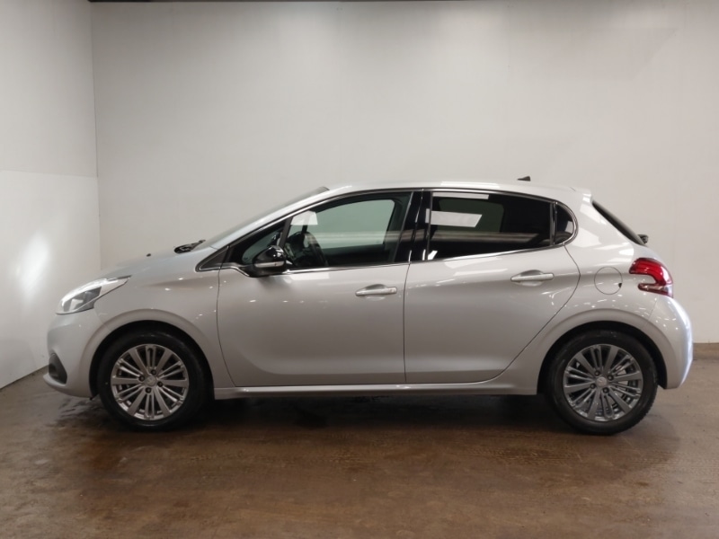 Used Peugeot 208 2017 for sale - 77933354: Photo 4