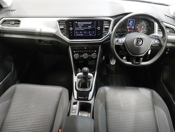 Used Volkswagen T-Roc 2022 for sale - 76254650: Photo
