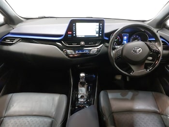 Used Toyota C-HR 2018 for sale - 77095020: Photo