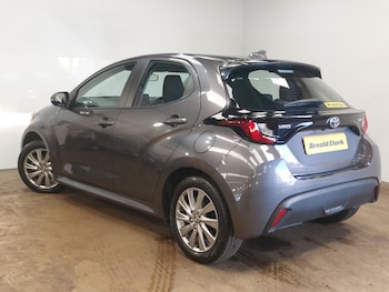 Used Toyota Yaris 2023 for sale - 79048500: Photo