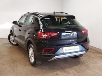 Used Volkswagen T-Roc 2023 for sale - 75656853: Photo