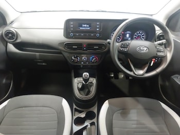 Used Hyundai i10 2023 for sale - 76140990: Photo