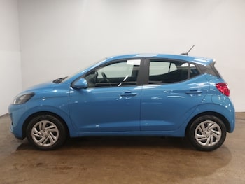 Used Hyundai i10 2023 for sale - 76140990: Photo