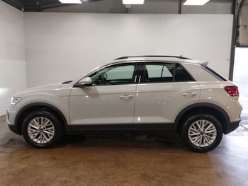 Used Volkswagen T-Roc 2023 for sale - 78976803: Photo