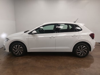Used Volkswagen Polo 2024 for sale - 77623518: Photo