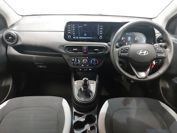 Used Hyundai i10 2024 for sale - 76493532: Photo