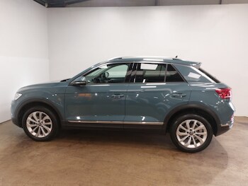 Used Volkswagen T-Roc 2024 for sale - 75613933: Photo