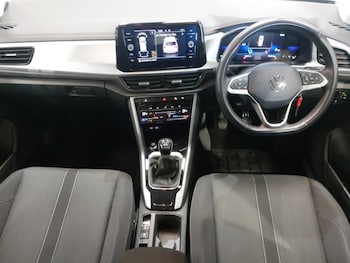 Used Volkswagen T-Roc 2022 for sale - 76160380: Photo