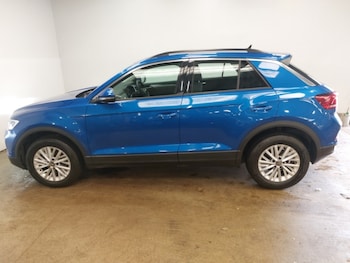 Used Volkswagen T-Roc 2022 for sale - 76160380: Photo