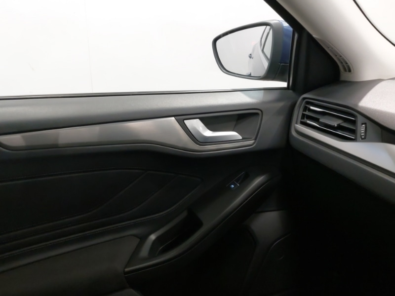 Used Ford Focus 2023 for sale - 76737063: Photo 16