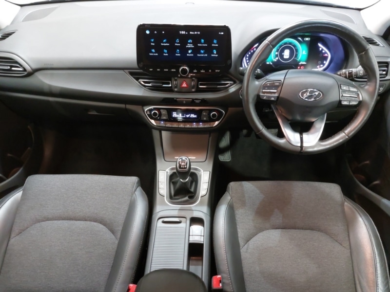 Used Hyundai i30 2023 for sale - 76947435: Photo 2