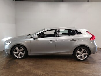 Used Volvo V40 2017 for sale - 78877257: Photo