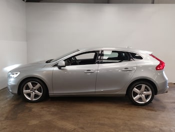 Used Volvo V40 2017 for sale - 79014442: Photo