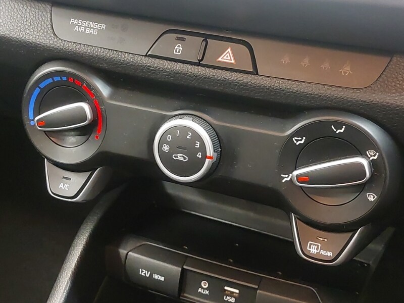 Used Kia Stonic 2018 for sale - 78164237: Photo 13