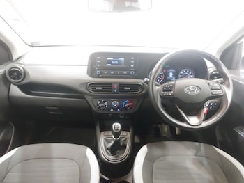 Used Hyundai i10 2023 for sale - 79207565: Photo