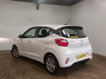 Used Hyundai i10 2023 for sale - 79207565: Photo