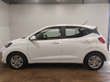 Used Hyundai i10 2023 for sale - 79207565: Photo
