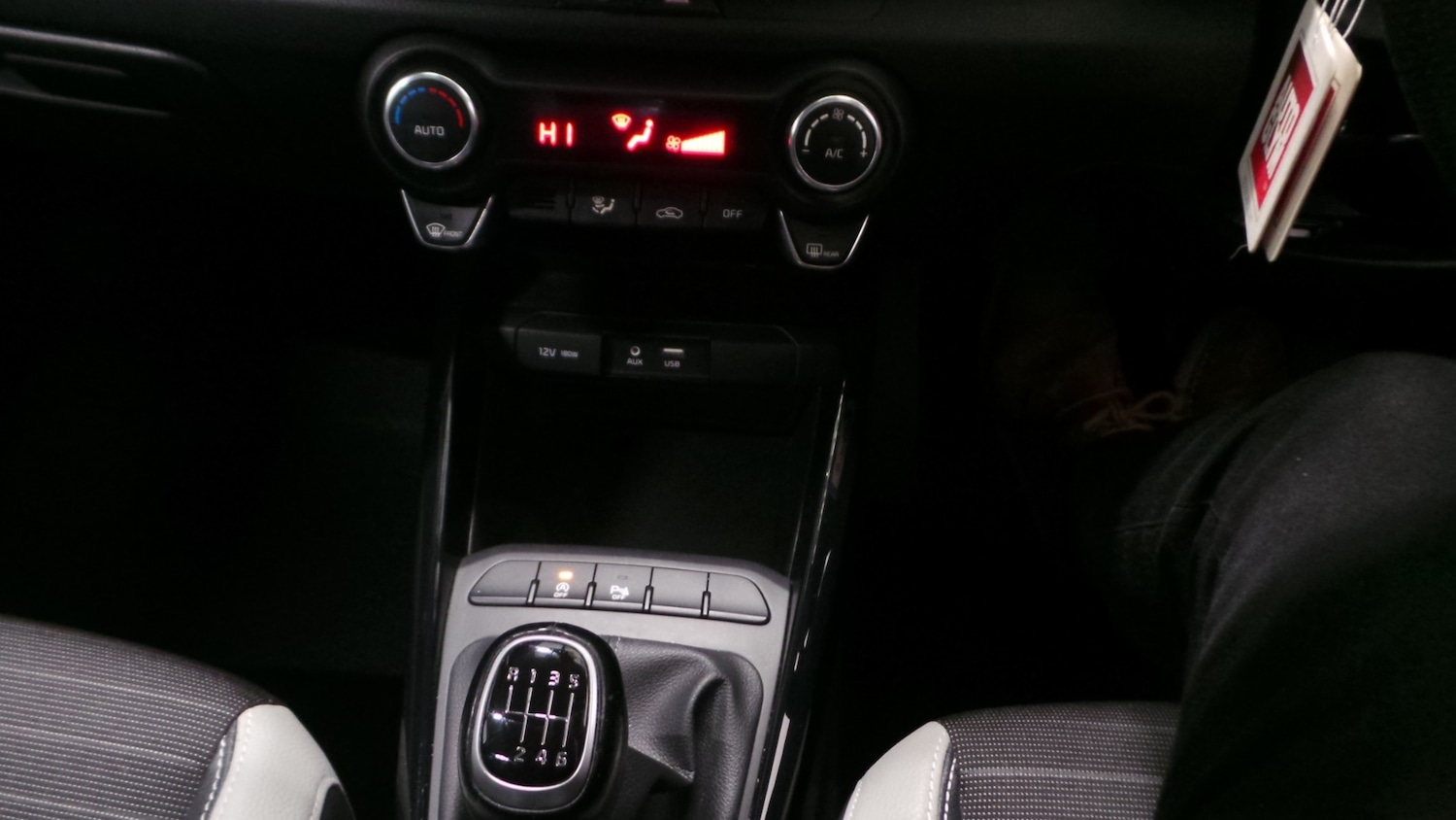 Used Kia Stonic 2018 for sale - 76412123: Photo 19