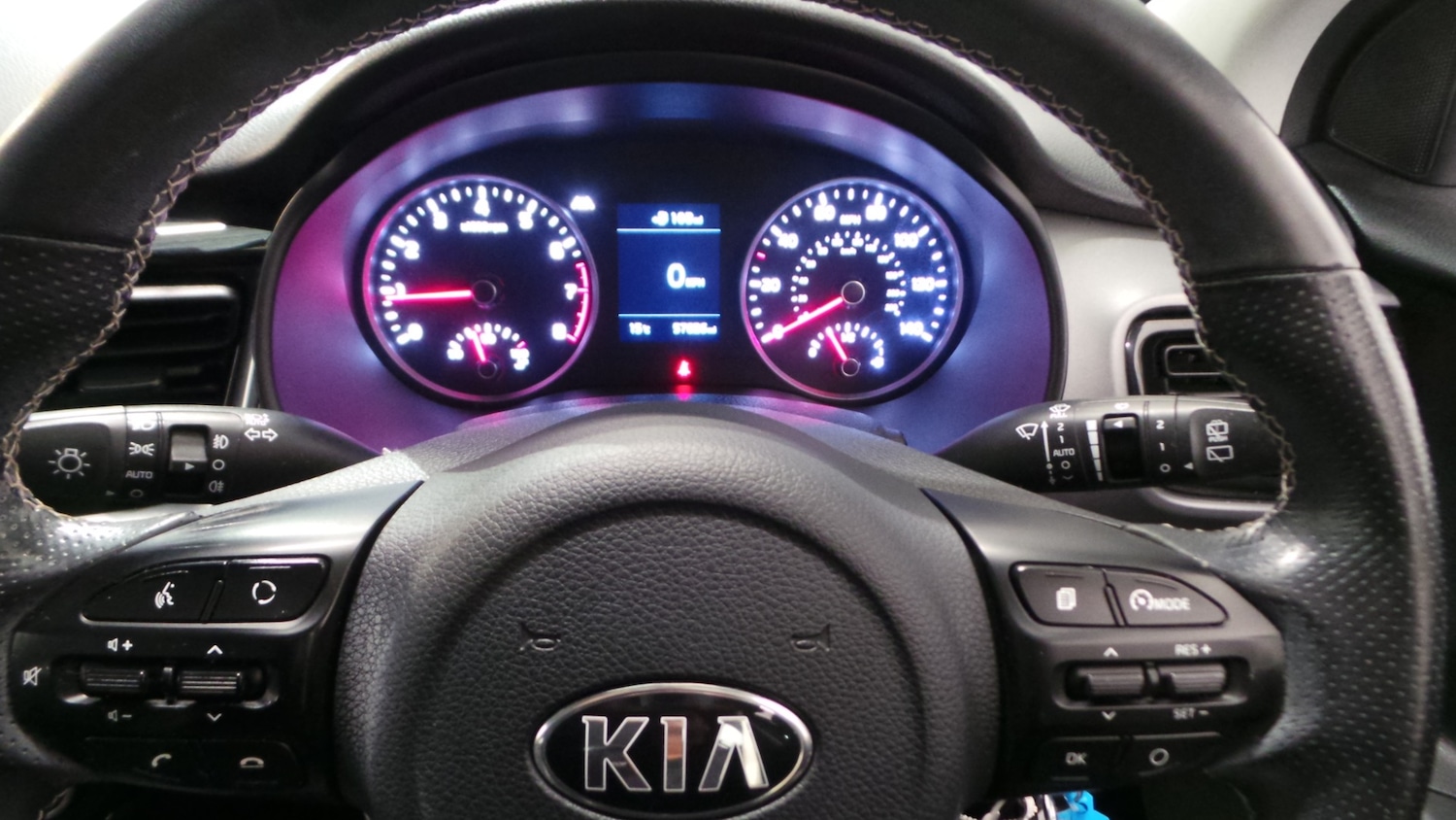 Used Kia Stonic 2018 for sale - 76412123: Photo 3