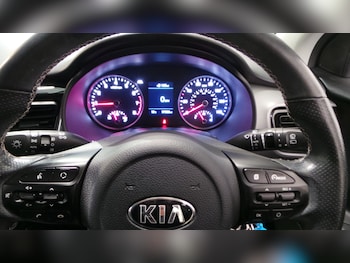 Used Kia Stonic 2018 for sale - 76412123: Photo