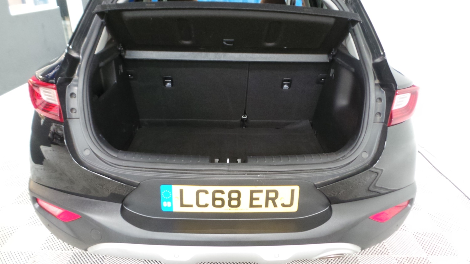 Used Kia Stonic 2018 for sale - 76412123: Photo 8