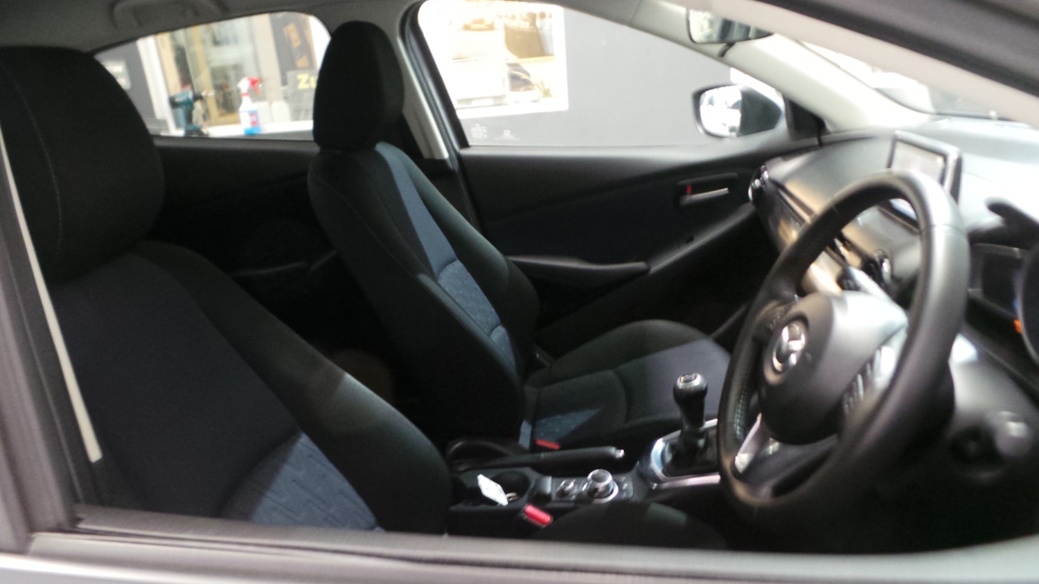 Used Mazda Mazda2 2015 for sale - 76491059: Photo 25