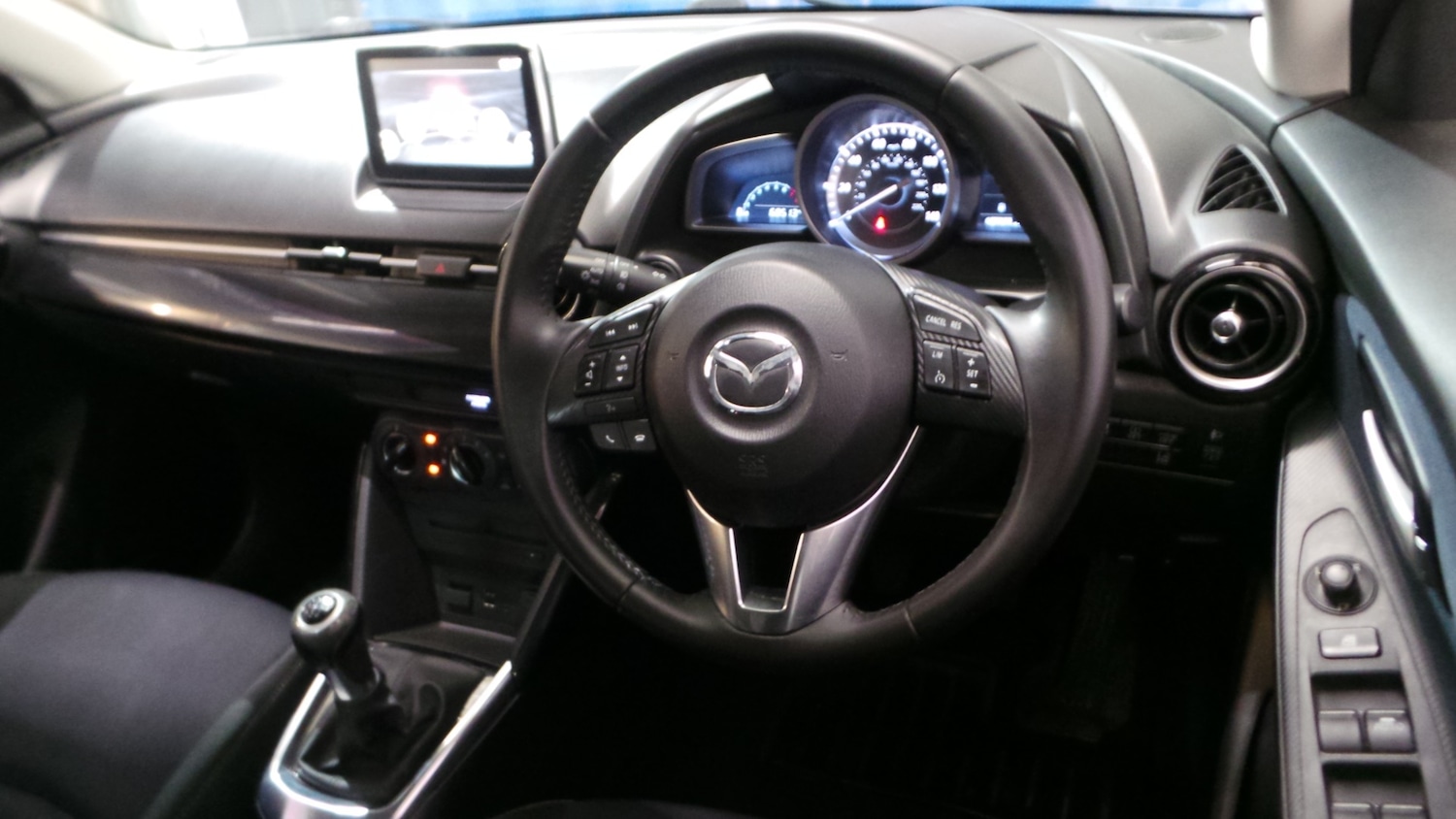 Used Mazda Mazda2 2015 for sale - 76491059: Photo 3