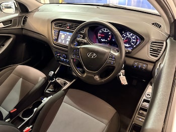 Used Hyundai i20 2018 for sale - 78643705: Photo