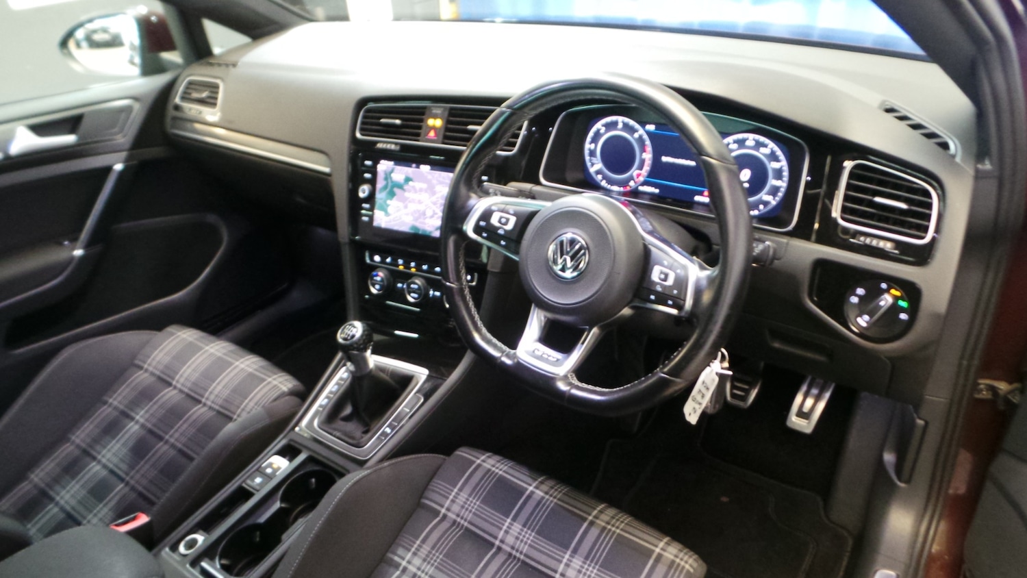 Used Volkswagen Golf 2017 for sale - 77917607: Photo 24