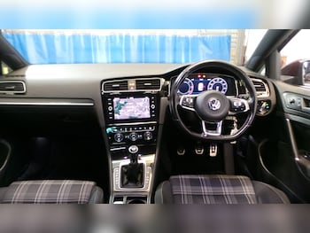 Used Volkswagen Golf 2017 for sale - 77917607: Photo