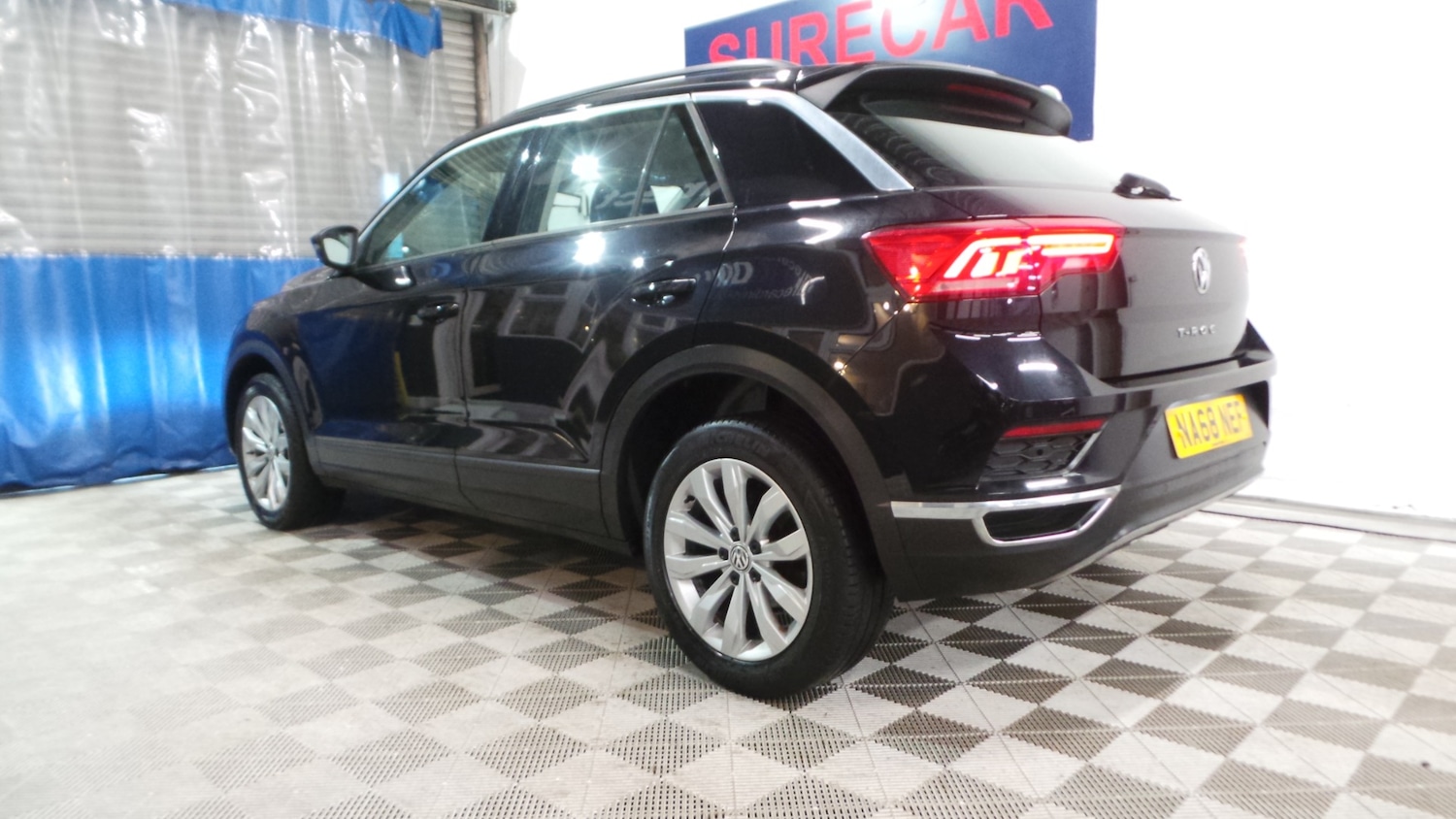 Used Volkswagen T-Roc 2018 for sale - 76918209: Photo 2