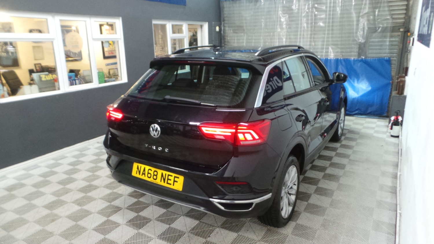 Used Volkswagen T-Roc 2018 for sale - 76918209: Photo 32