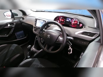 Used Peugeot 208 2014 for sale - 76412212: Photo