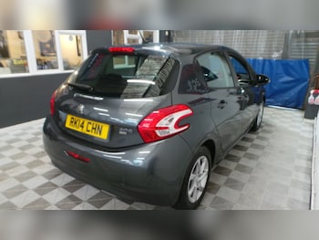 Used Peugeot 208 2014 for sale - 76412212: Photo