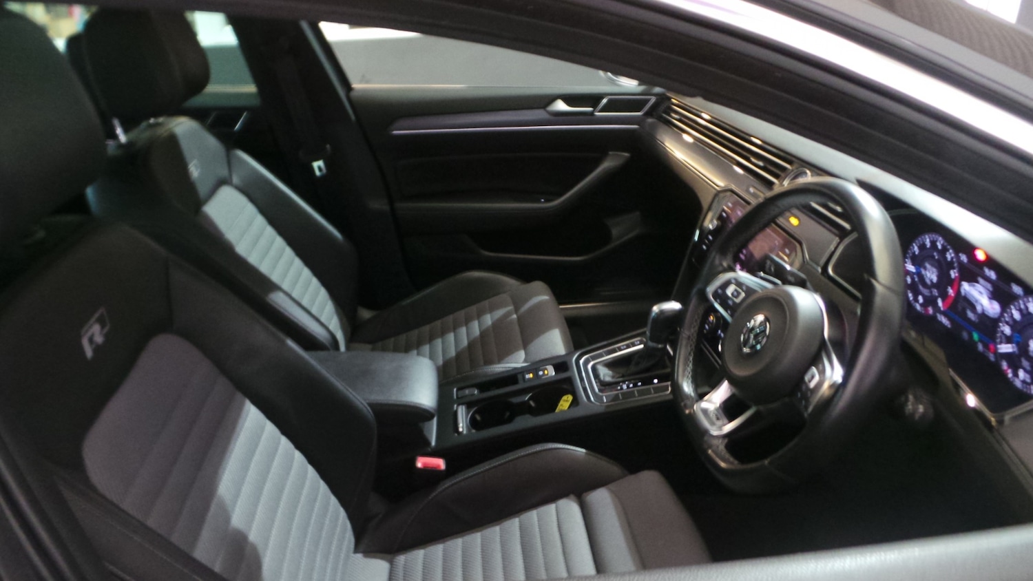 Used Volkswagen Passat 2018 for sale - 77664874: Photo 32