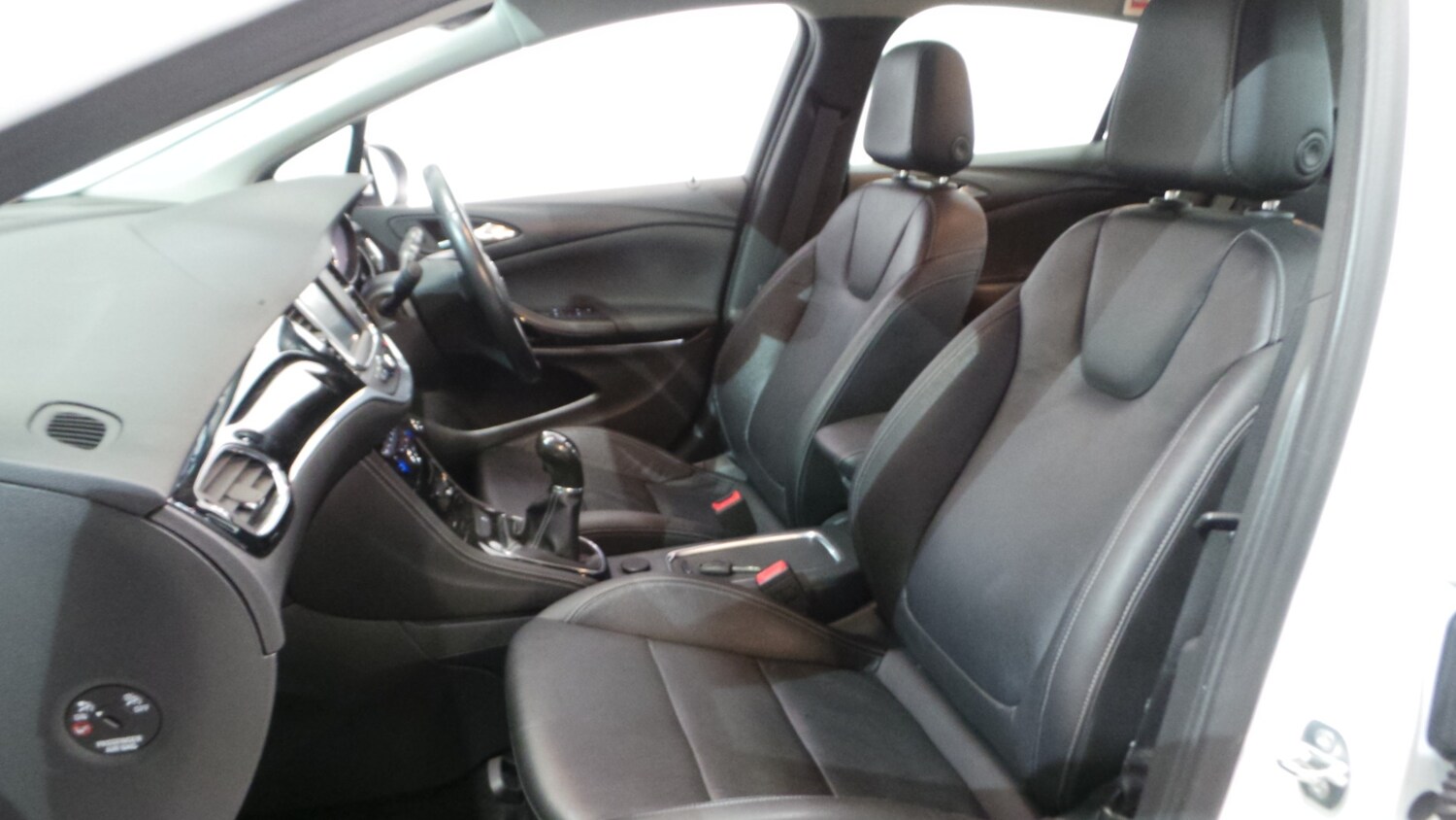 Used Vauxhall Astra 2017 for sale - 76329752: Photo 25