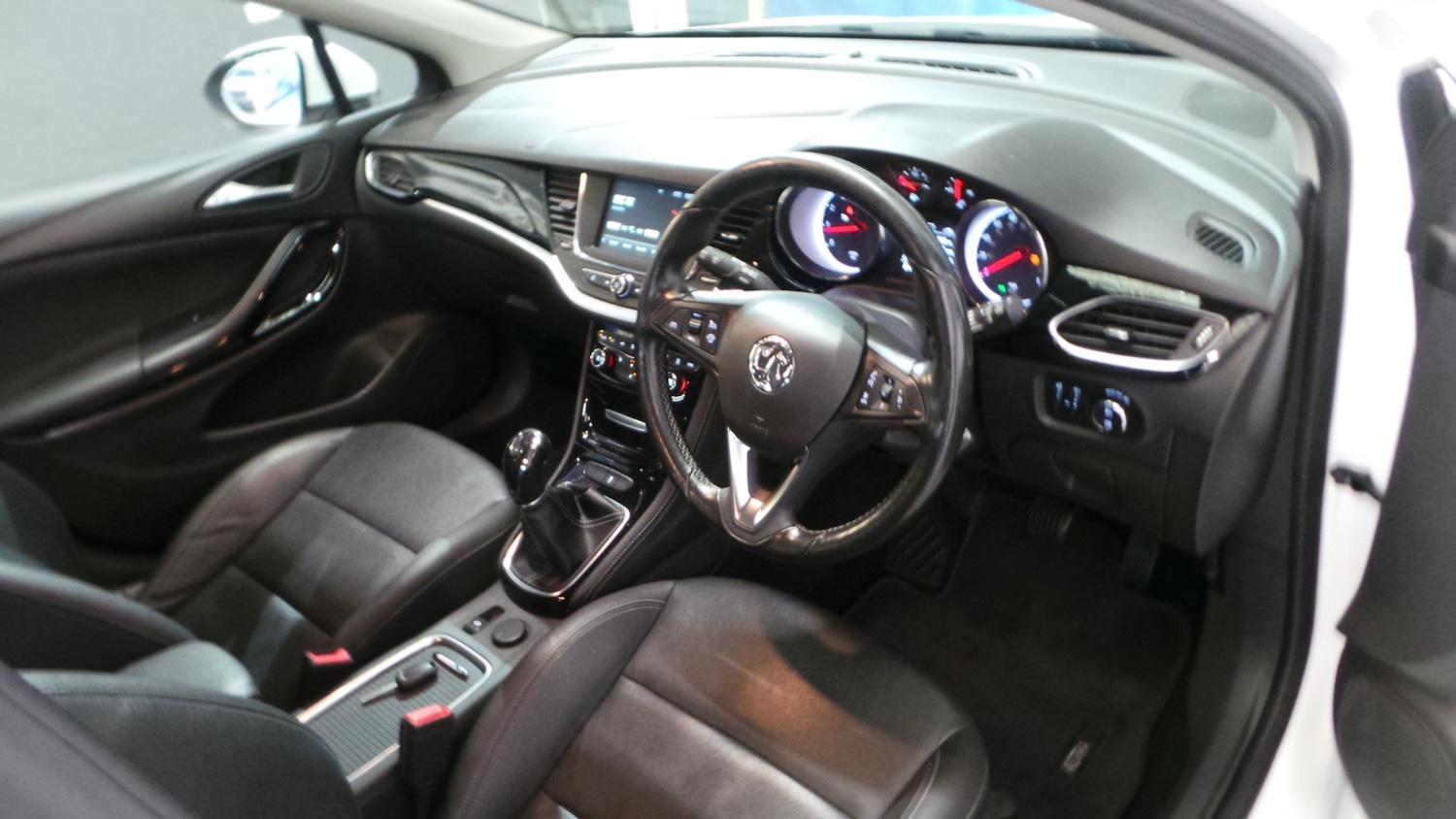 Used Vauxhall Astra 2017 for sale - 76329752: Photo 3