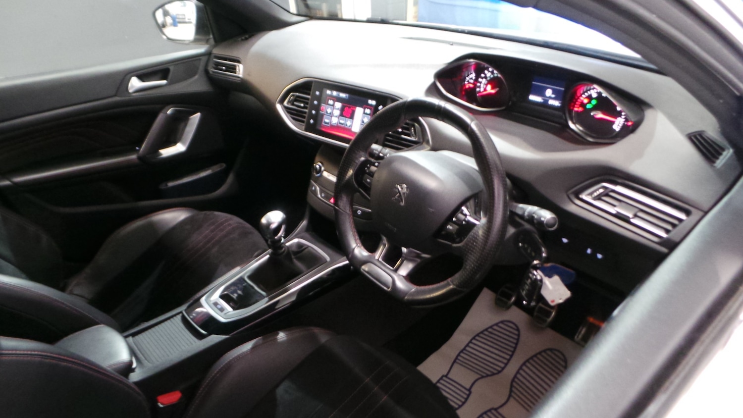 Used Peugeot 308 2015 for sale - 77034004: Photo 23