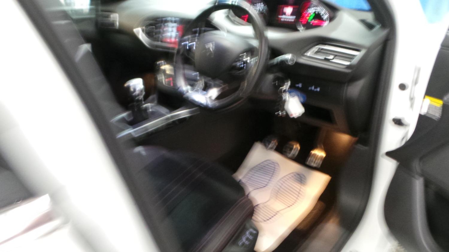 Used Peugeot 308 2015 for sale - 77034004: Photo 24