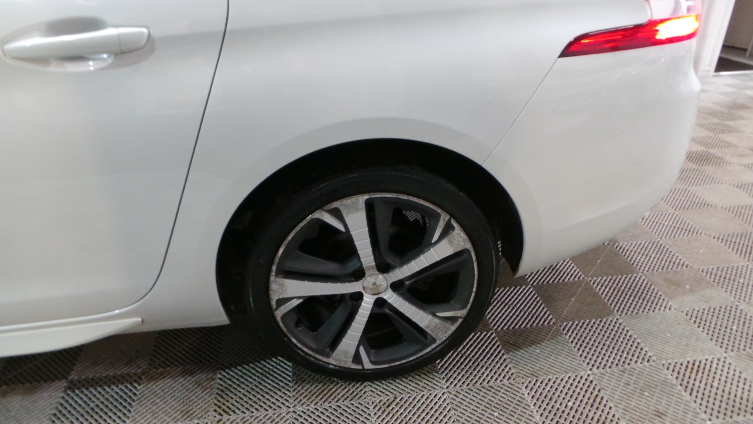 Used Peugeot 308 2015 for sale - 77034004: Photo 5