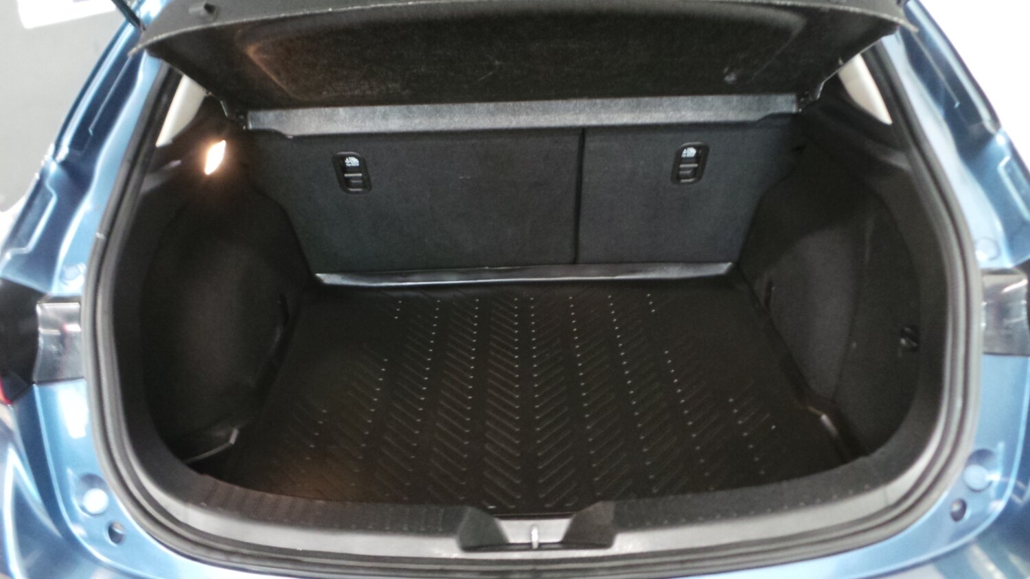 Used Mazda Mazda3 2016 for sale - 77196154: Photo 28