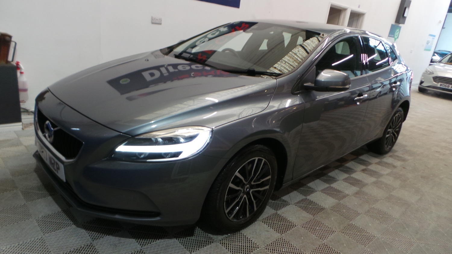 Used Volvo V40 2017 for sale - 76412435: Photo 15