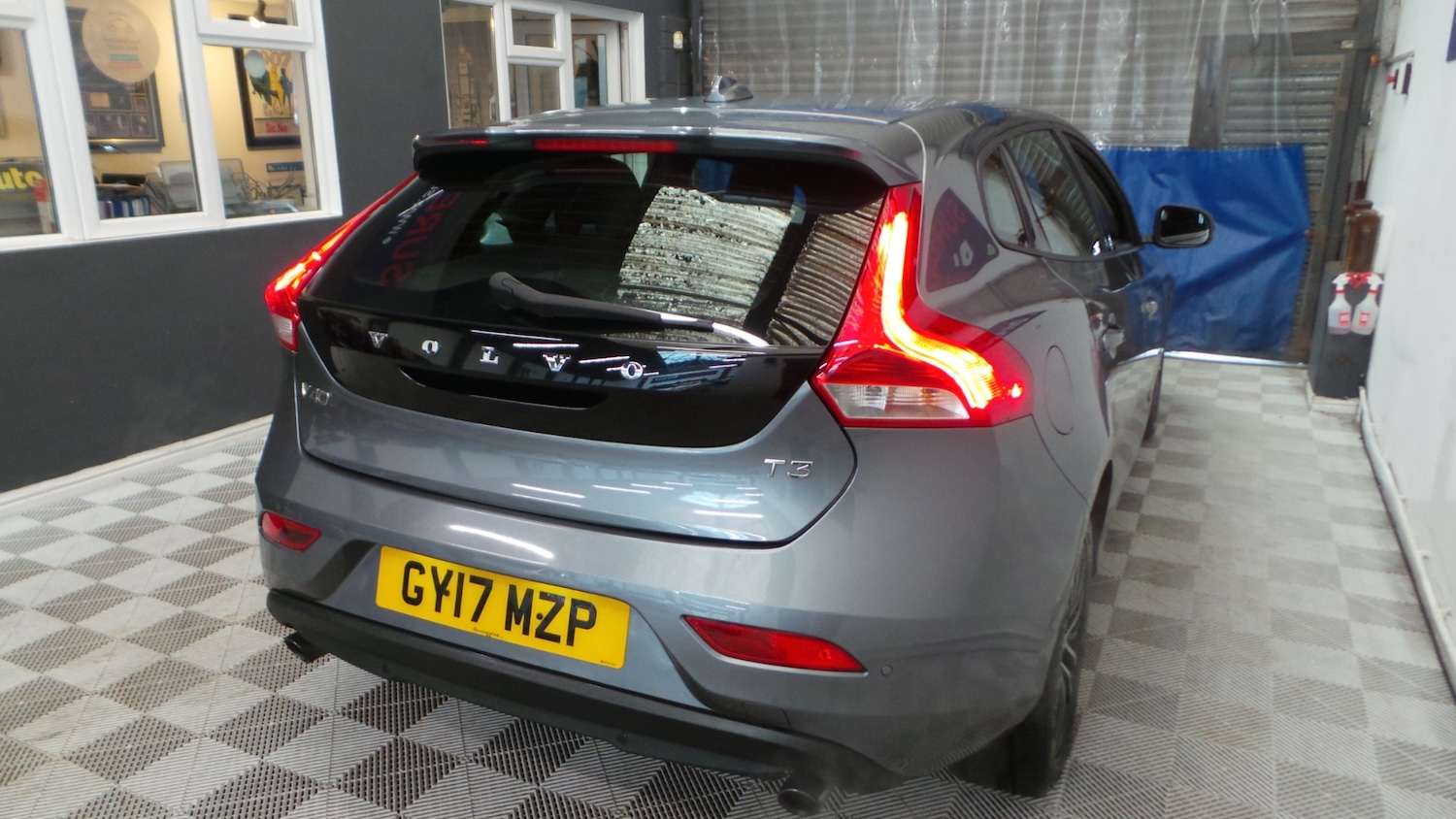 Used Volvo V40 2017 for sale - 76412435: Photo 16