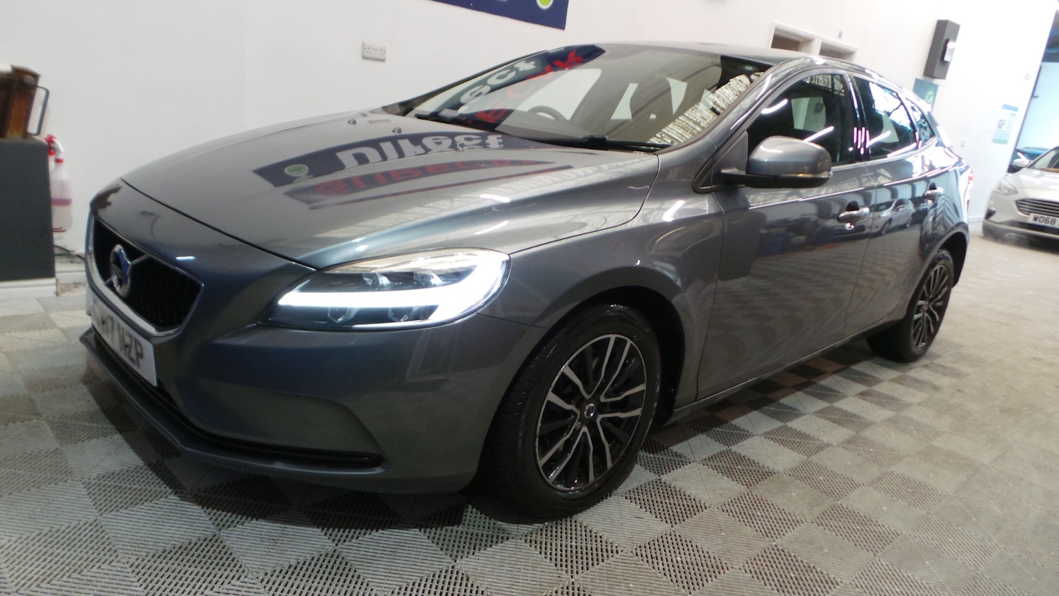 Used Volvo V40 2017 for sale - 76412435: Photo 17